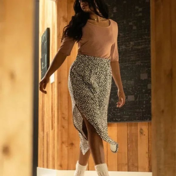 Jackson Rowe Dresses & Skirts - Jackson Rowe Link Spirt- Purr Print- Animal Print Midi Skirt